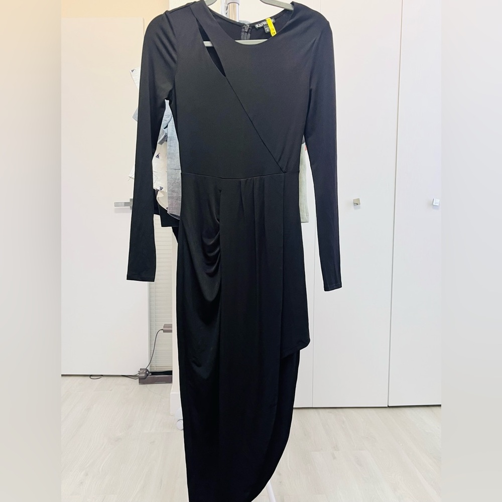 5/$15 Black Long Sleeve Mock Neck Sheath Dress